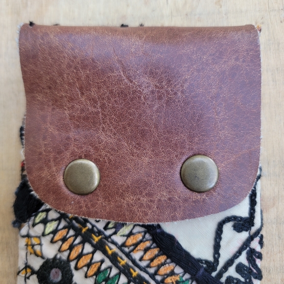 🌎👽 Free People Boho Embroidered Repurposed vtg banjara hippie Wallet card case - Picture 8 of 16